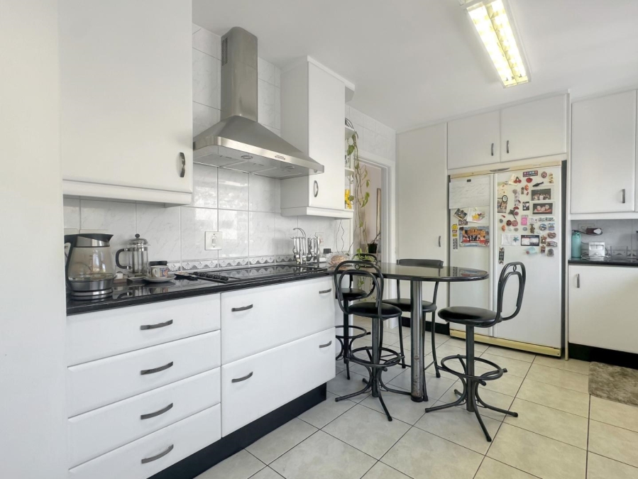 3 Bedroom Property for Sale in Green Point Western Cape